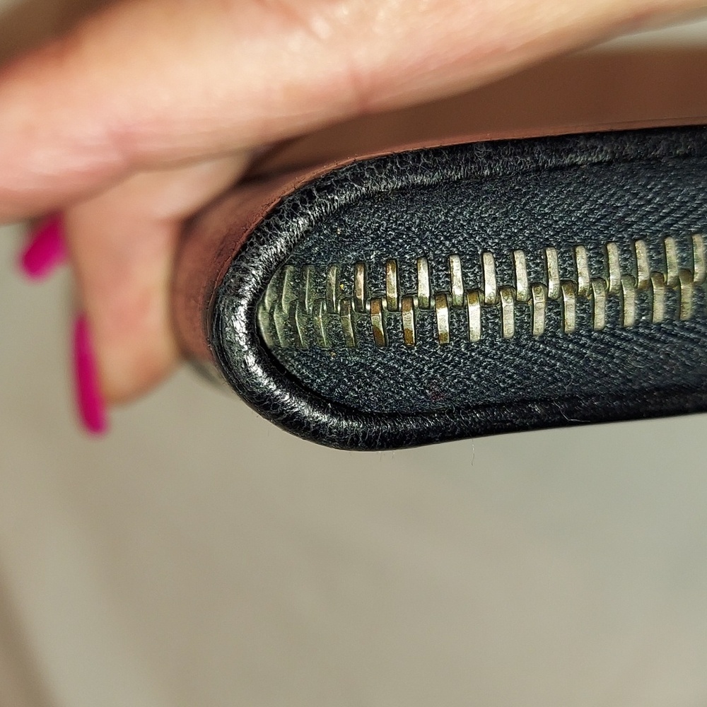 Authentic Bottega Veneta Black Calf Leather Zipper Long Wallet - Picture 3 of 10